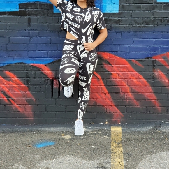 Nike Other - NIKE 2 pc. Leggings/crop top outfit, Size S